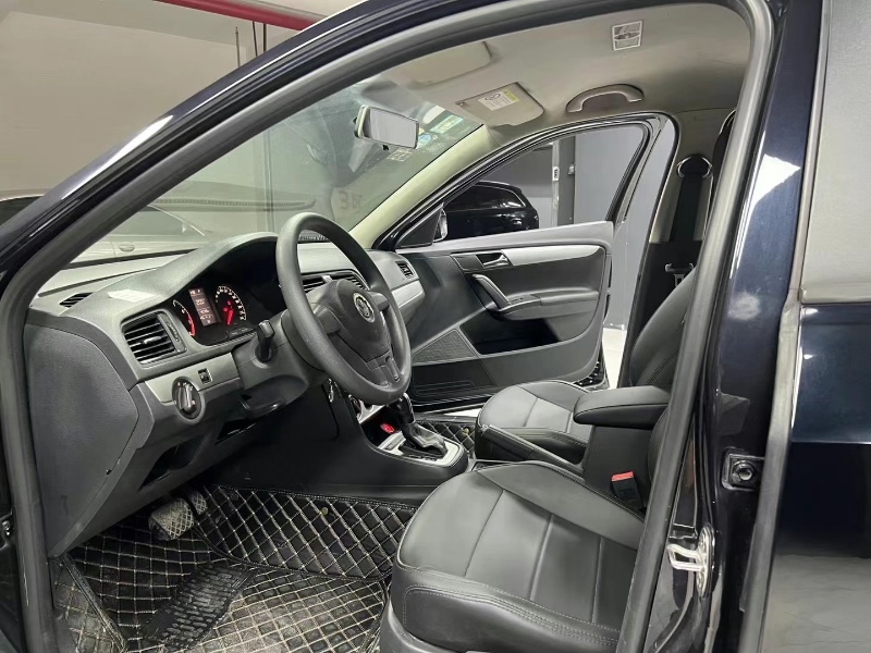 成都16年大众朗逸9