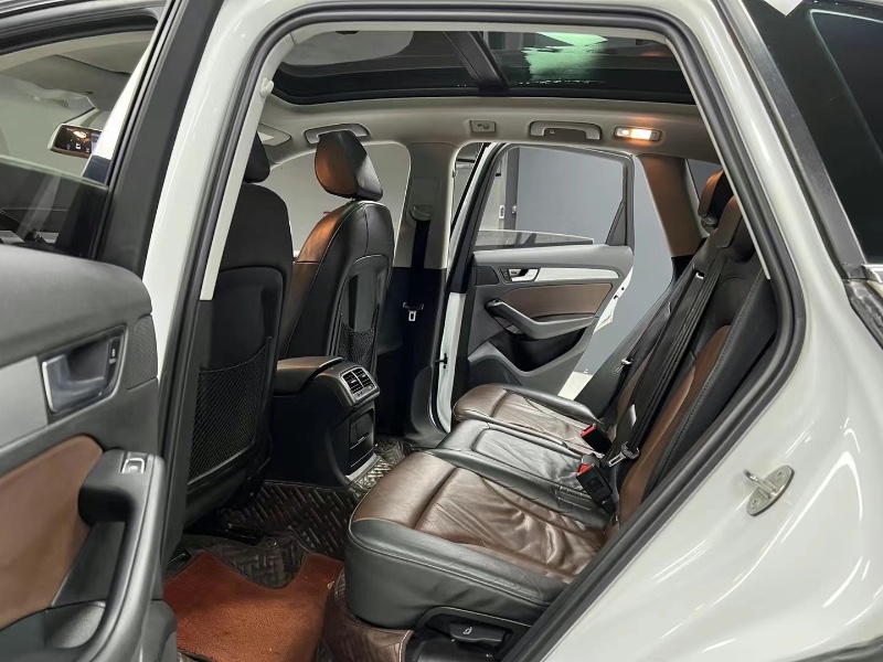 成都16年奥迪Q58