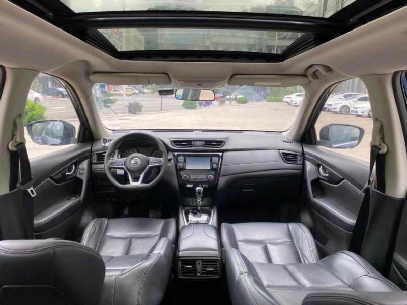 东莞17年日产奇骏5