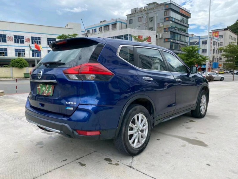 东莞17年日产奇骏8