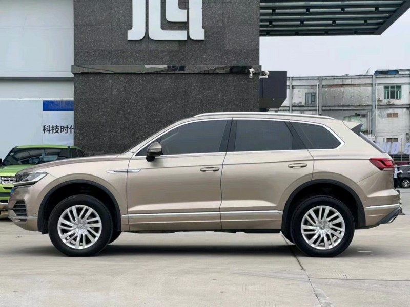 东莞19年大众途锐4