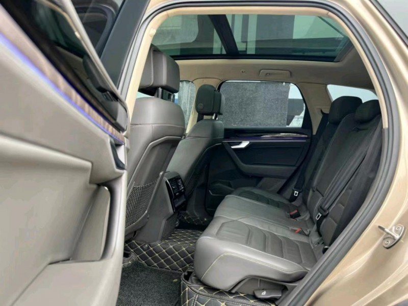 东莞19年大众途锐6