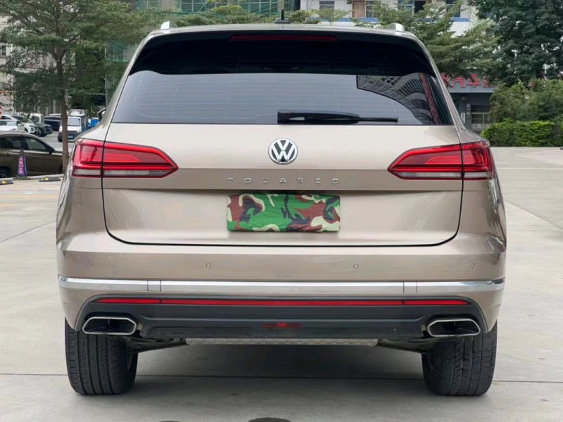 东莞19年大众途锐9