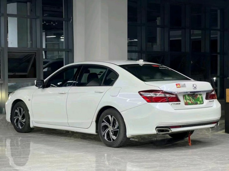 东莞16年本田雅阁3