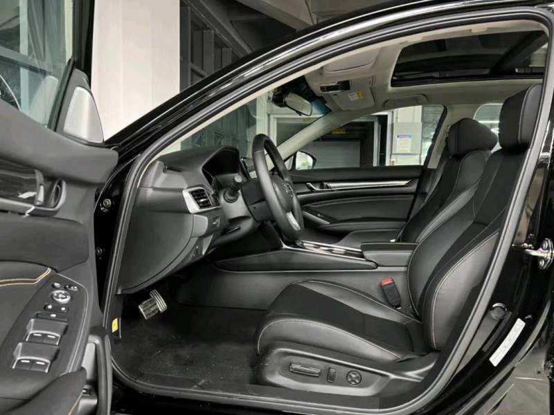 东莞22年本田雅阁8