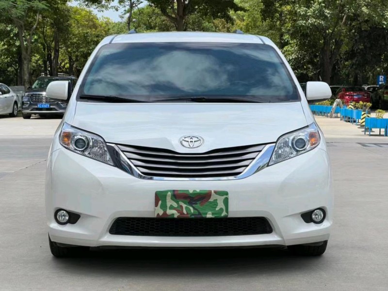 东莞17年丰田塞纳1