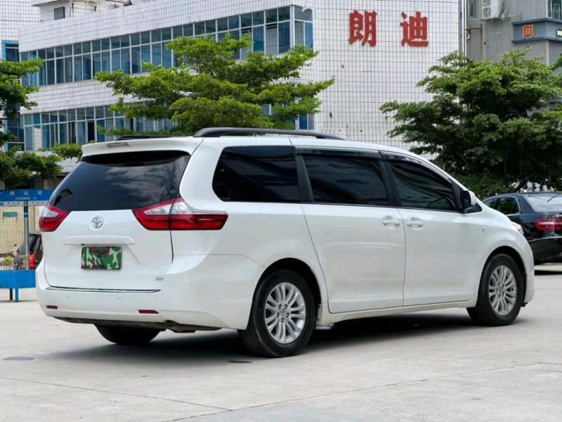 东莞17年丰田塞纳8