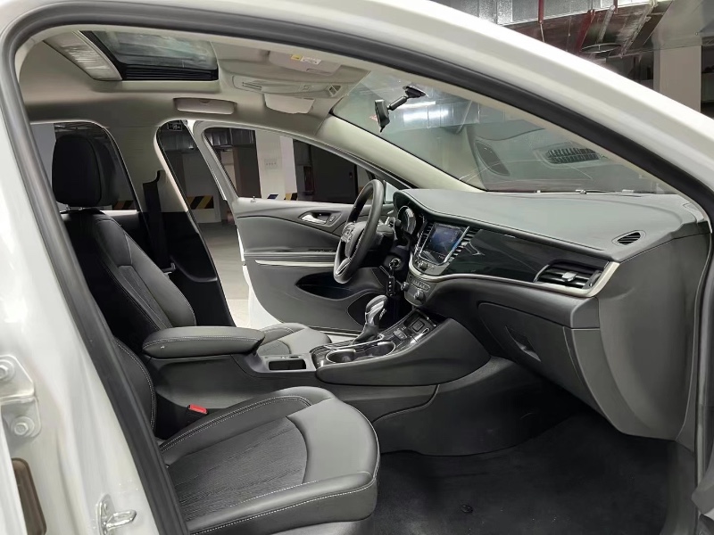 成都22年别克威朗6