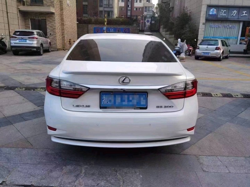 嘉兴16年雷克萨斯ES7