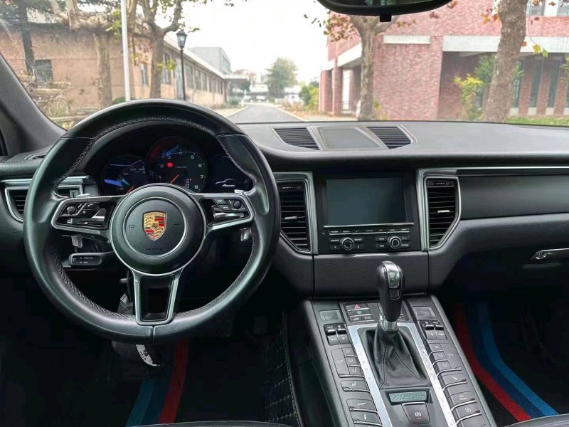 枣庄15年保时捷Macan3