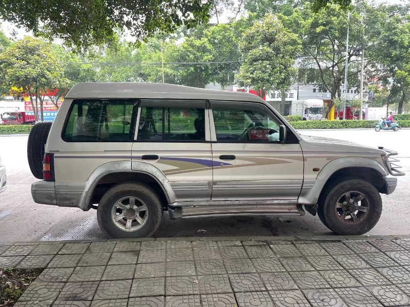 重慶13年獵豹汽車黑金剛4
