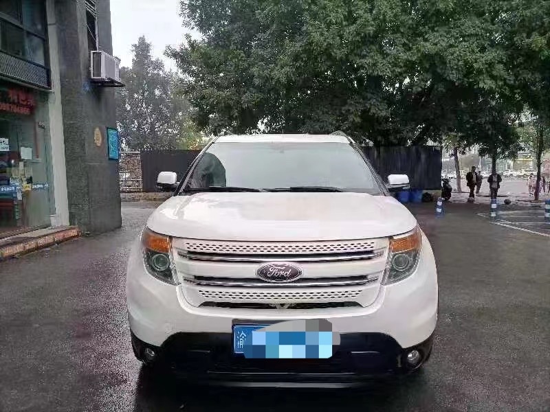 重庆15年福特探险者1