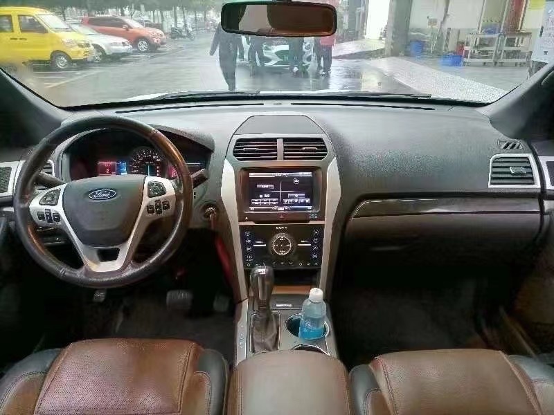 重庆15年福特探险者2