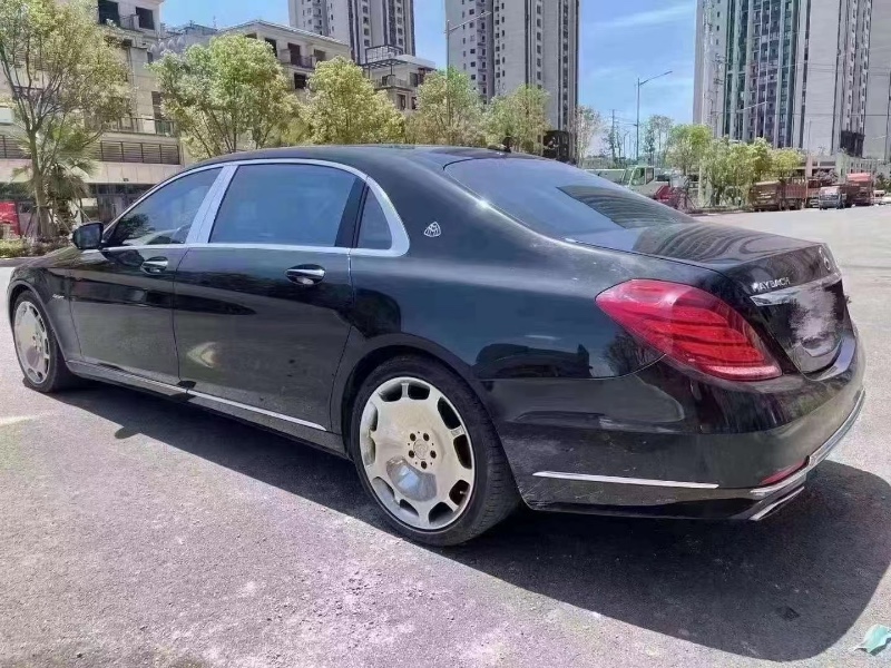 重庆16年奔驰迈巴赫S级3