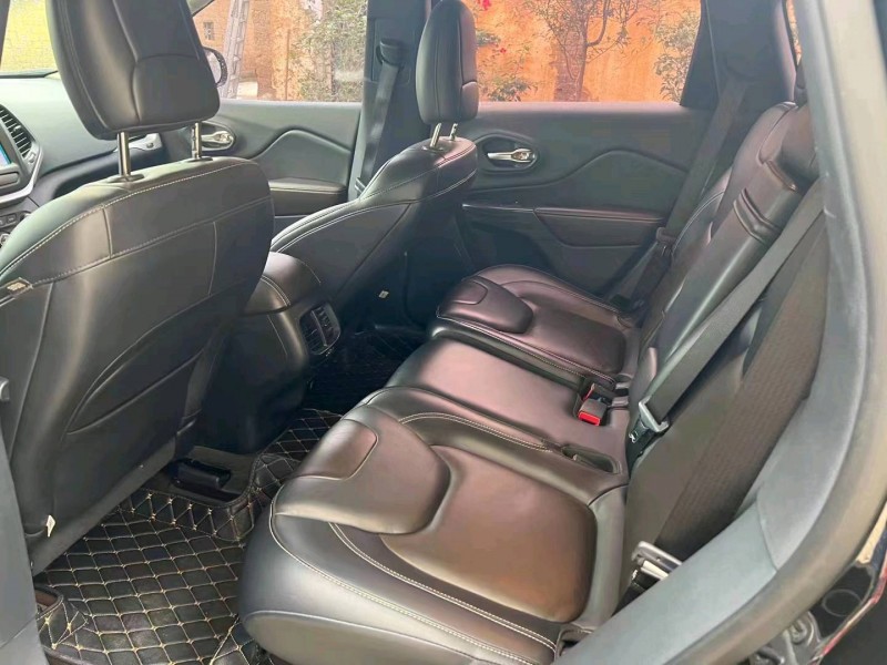 珠海18年Jeep自由光4