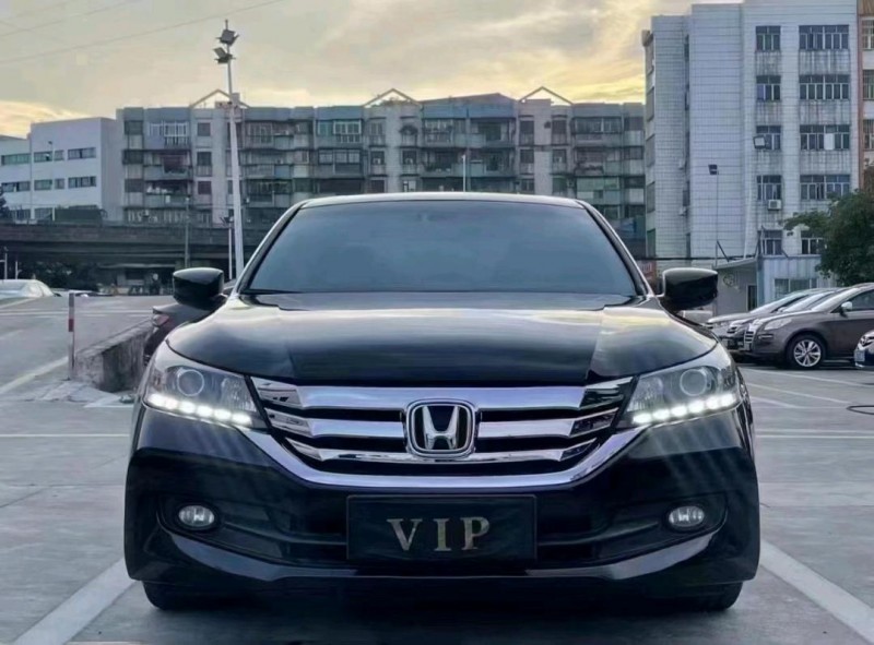 珠海16年本田雅阁1