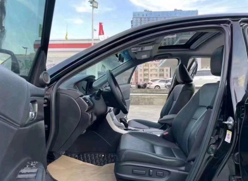 珠海16年本田雅阁6