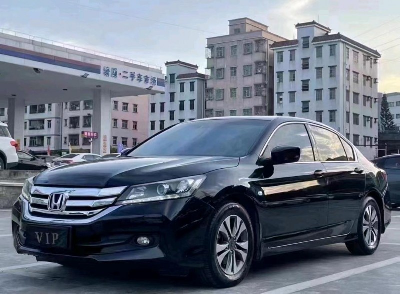 珠海16年本田雅阁9