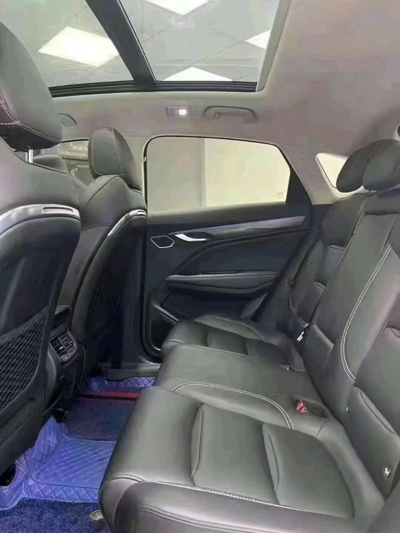 成都20年吉利星越7