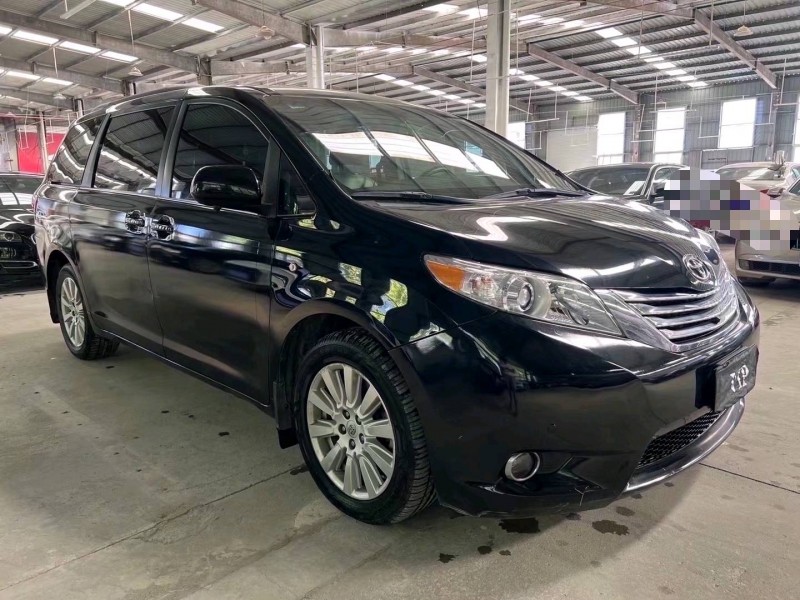 济宁17年丰田塞纳2