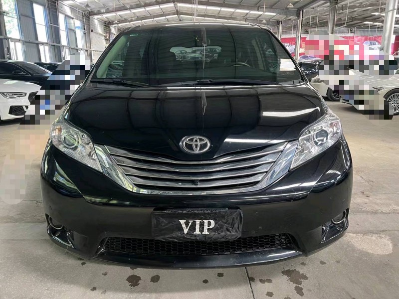 济宁17年丰田塞纳1