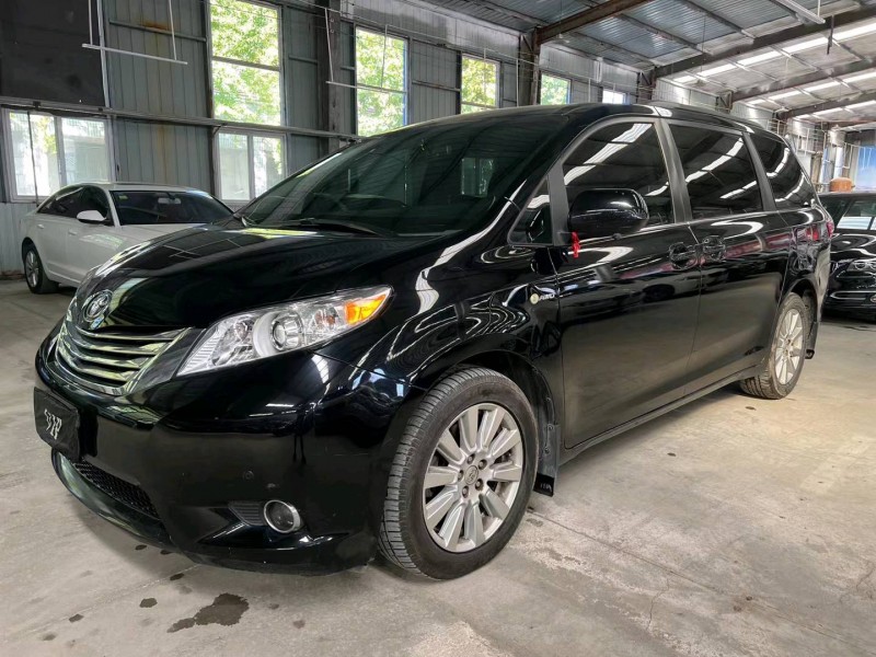 济宁17年丰田塞纳3