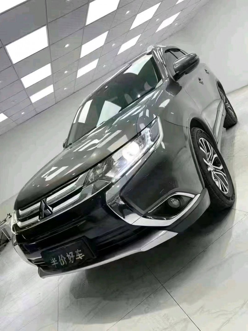 成都17年三菱欧蓝德2