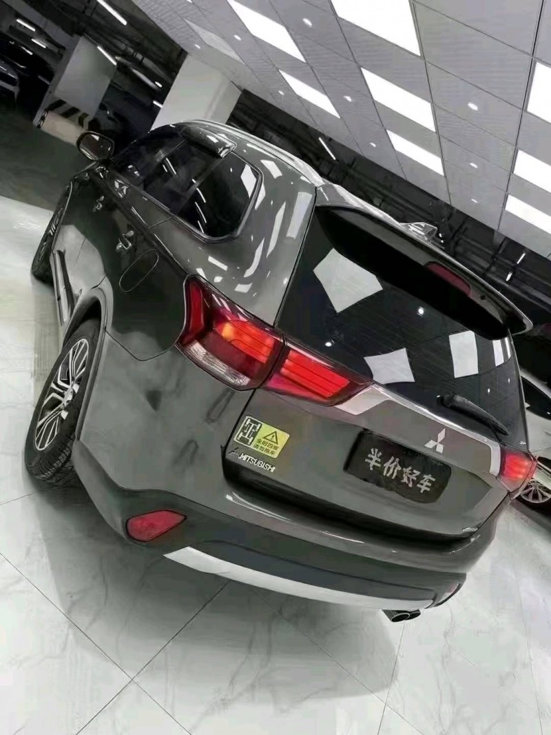 成都17年三菱欧蓝德4