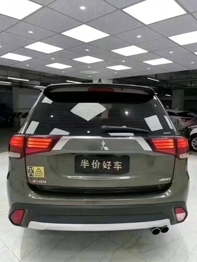 成都17年三菱欧蓝德5