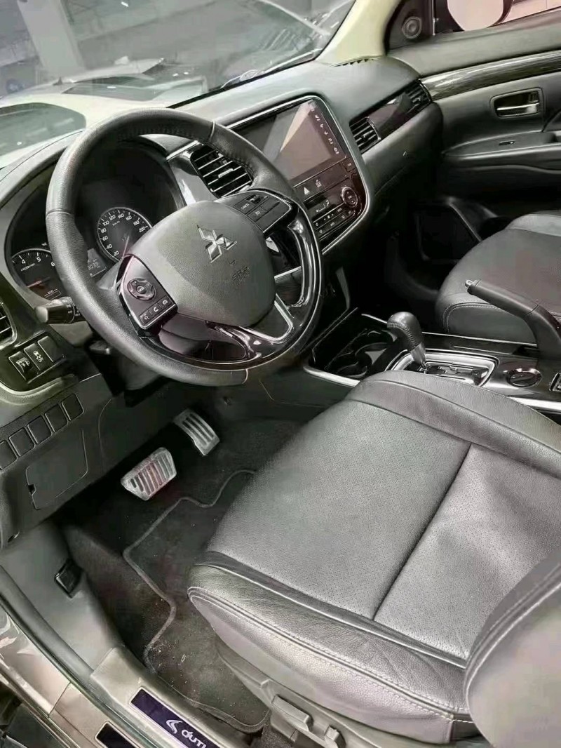 成都17年三菱欧蓝德6