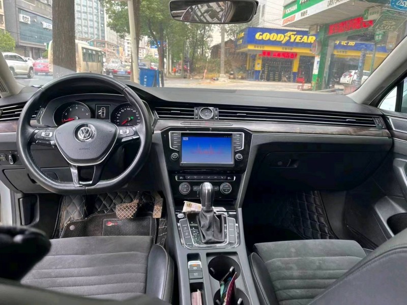 济南17年大众迈腾3