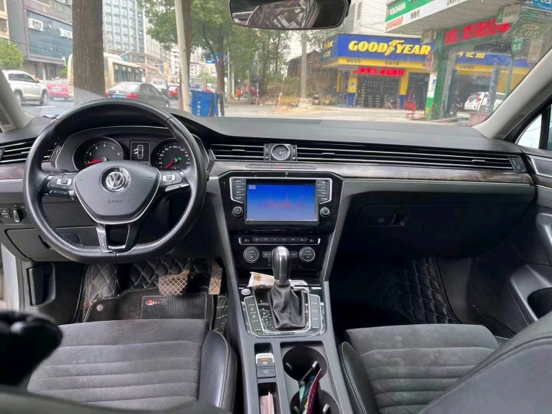 济南17年大众迈腾4