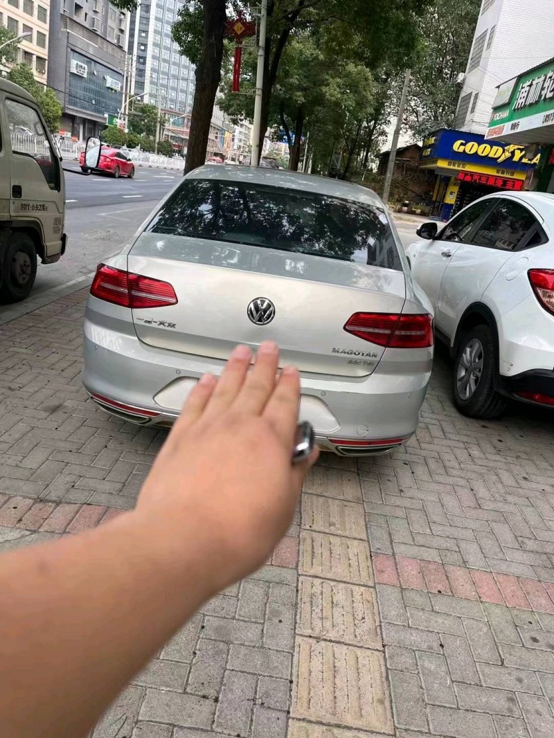 济南17年大众迈腾5