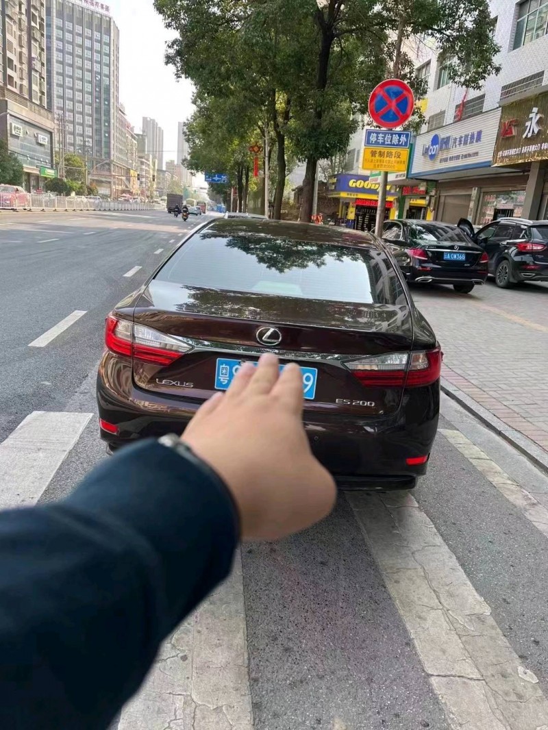 邯郸16年雷克萨斯ES7
