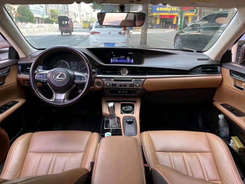 邯郸16年雷克萨斯ES6