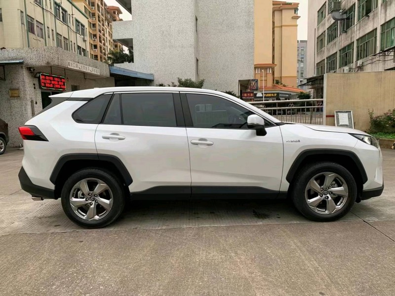 中山22年丰田RAV42