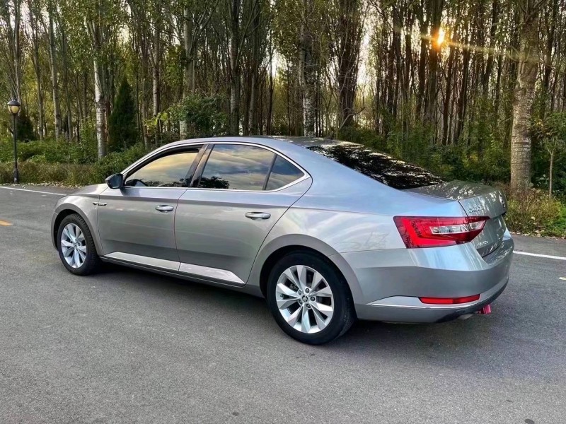 枣庄18年斯柯达速派7