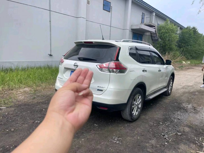 邯郸17年日产奇骏4