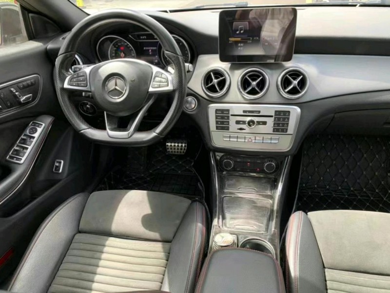 中山18年奔驰CLA7