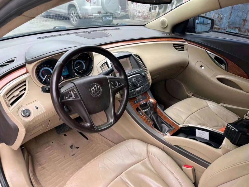 珠海10年别克君越4