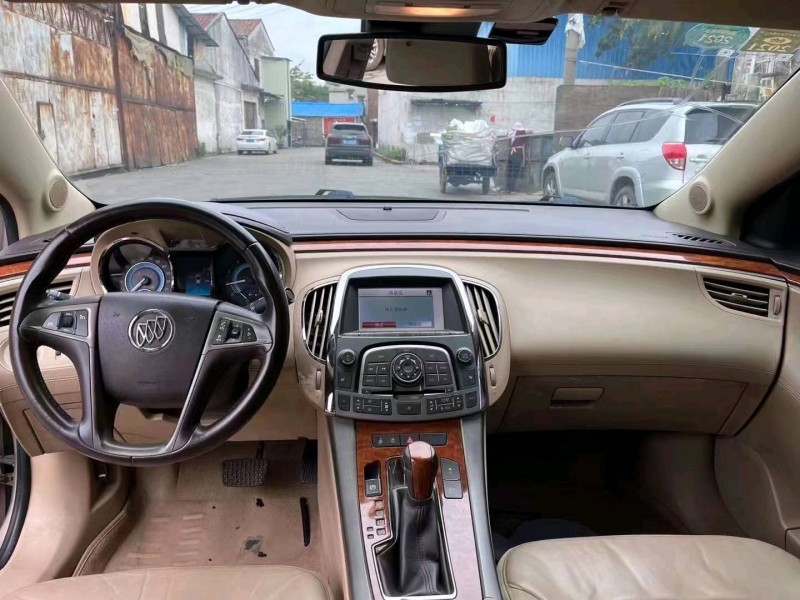 珠海10年别克君越7