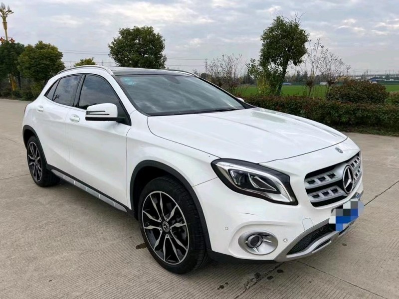 盐城17年奔驰GLA3