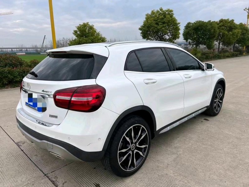 盐城17年奔驰GLA4