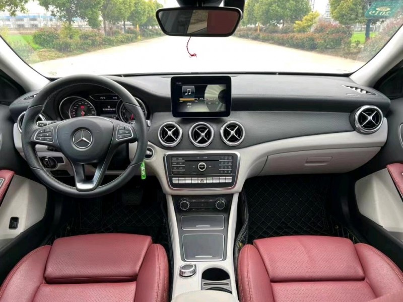 盐城17年奔驰GLA8