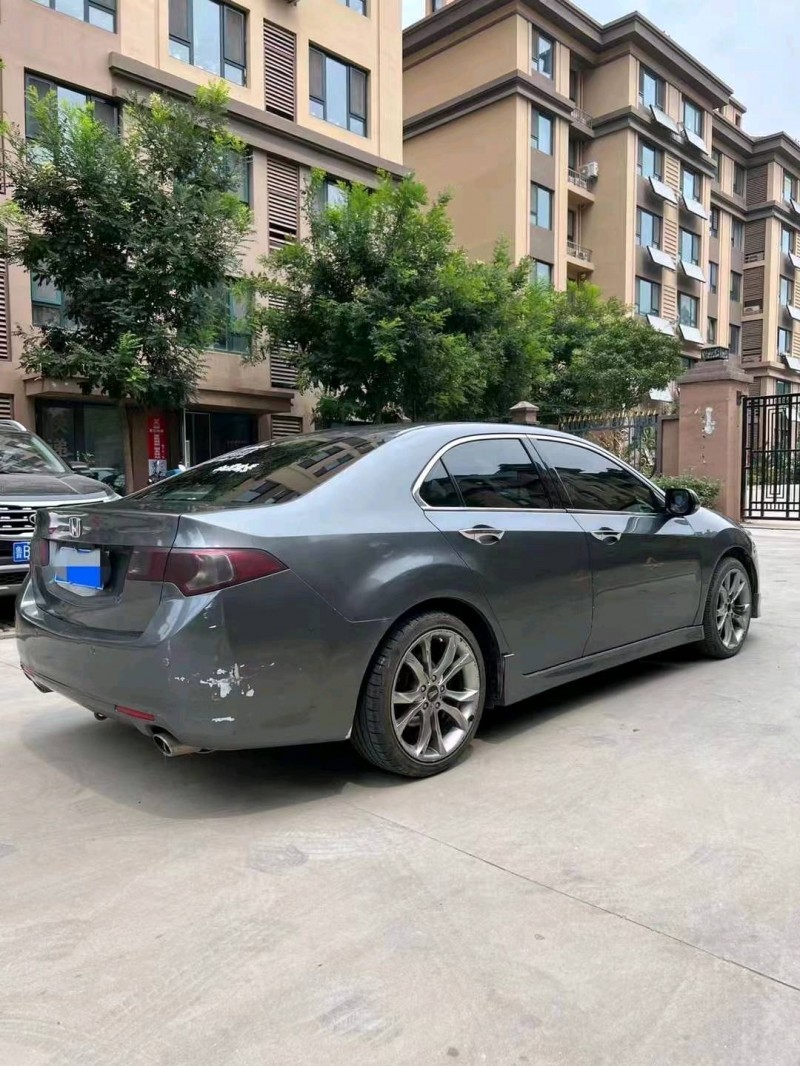 青岛10年本田思铂睿4