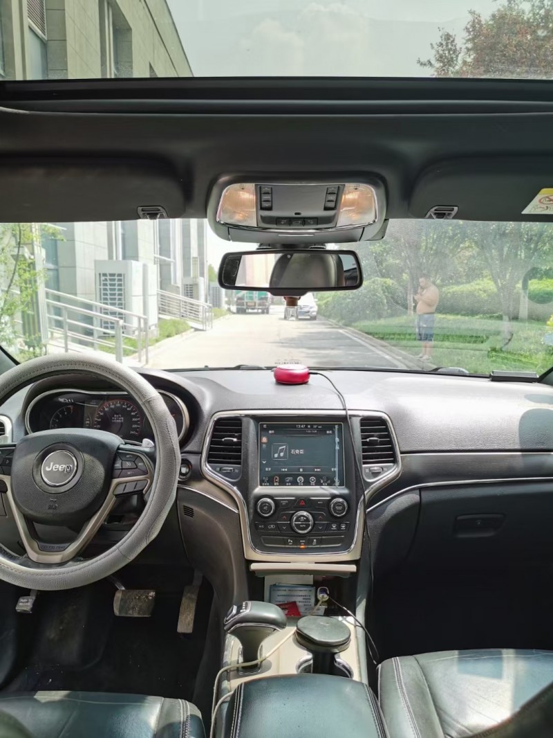徐州14年Jeep大切诺基5