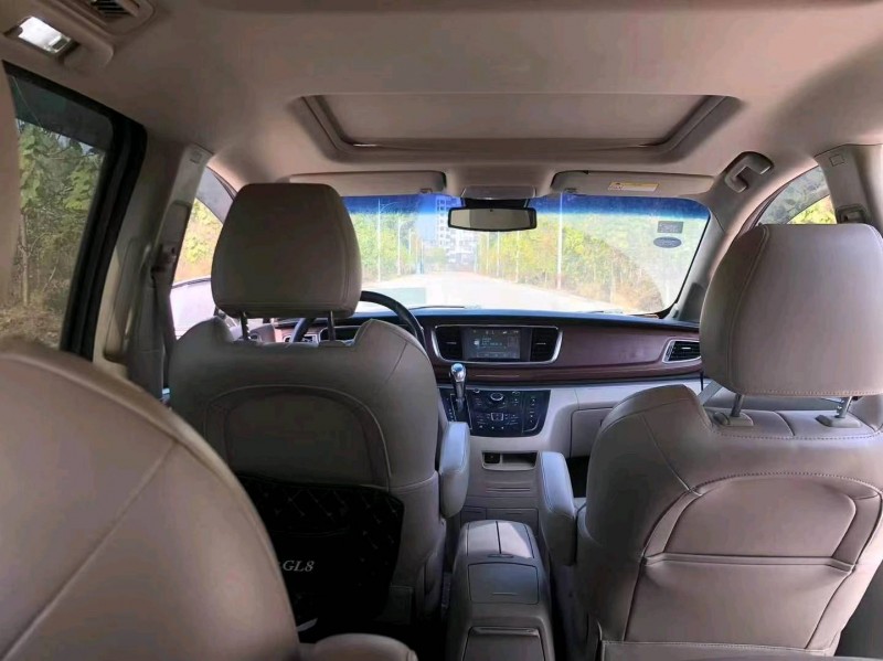 济宁17年别克GL85