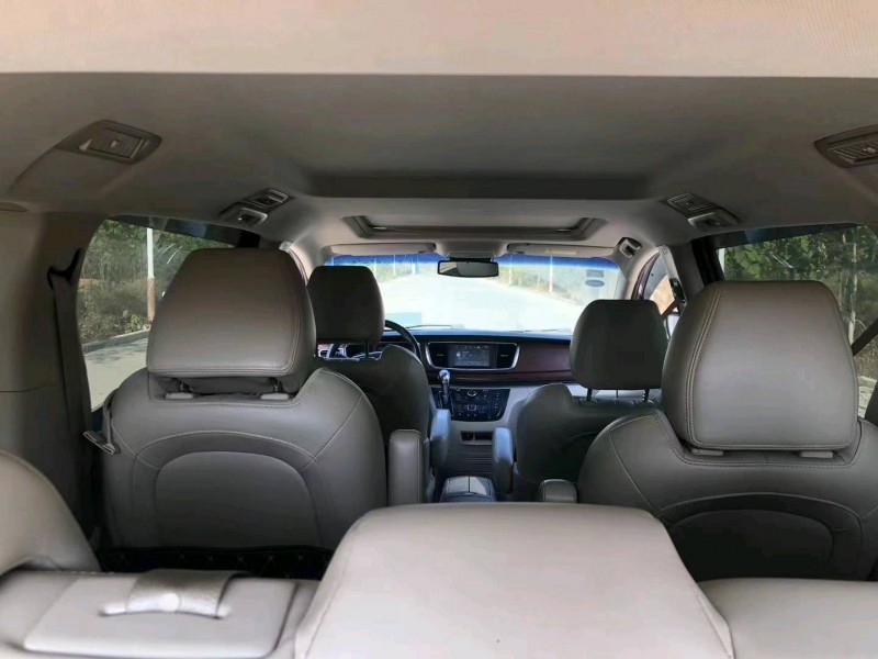 济宁17年别克GL86