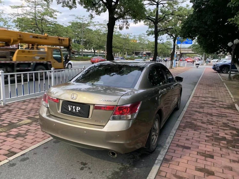 广州10年本田雅阁7