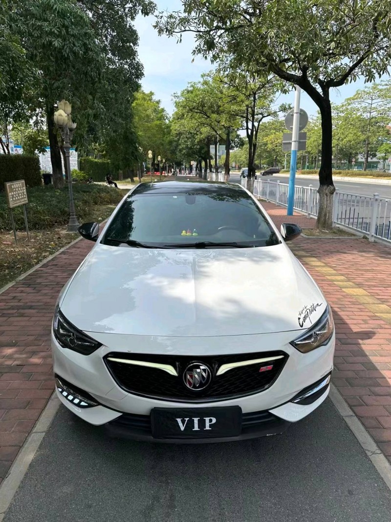 广州17年别克君威1